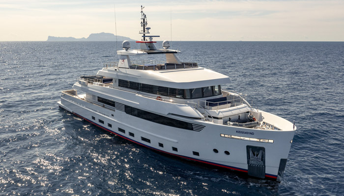 130 cdm flexplorer expedition yacht price