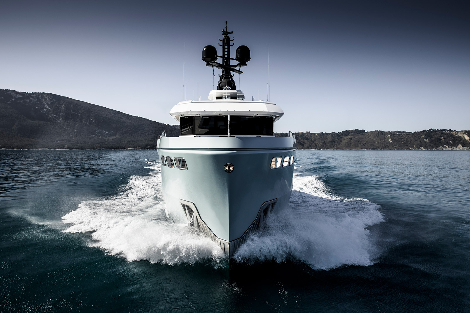 130 cdm flexplorer expedition yacht