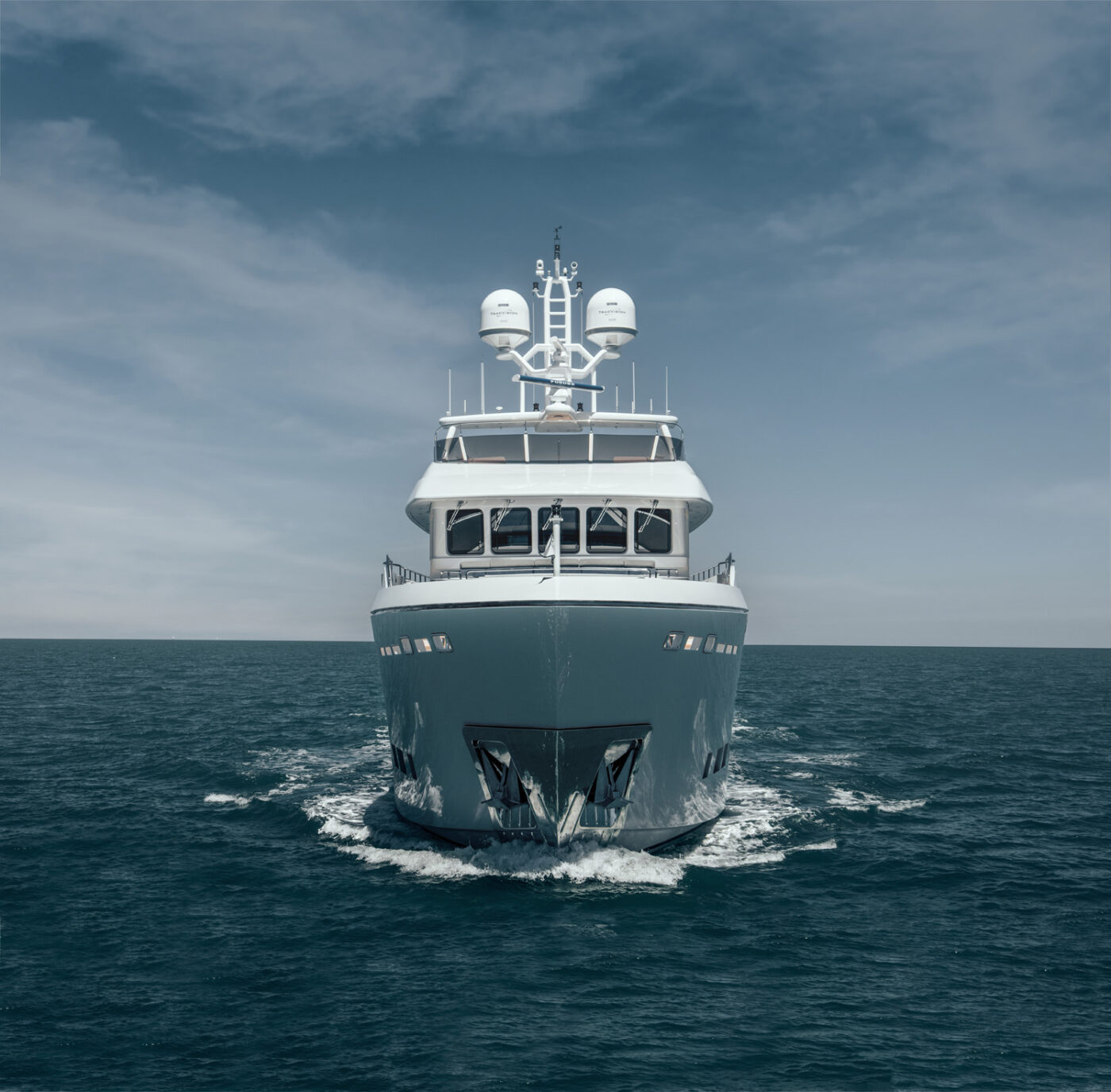 Galego, the already ample spaces were specifically designed and reproportioned in height, exceeding the already excellent standards of all the Darwin Class Explorer yachts