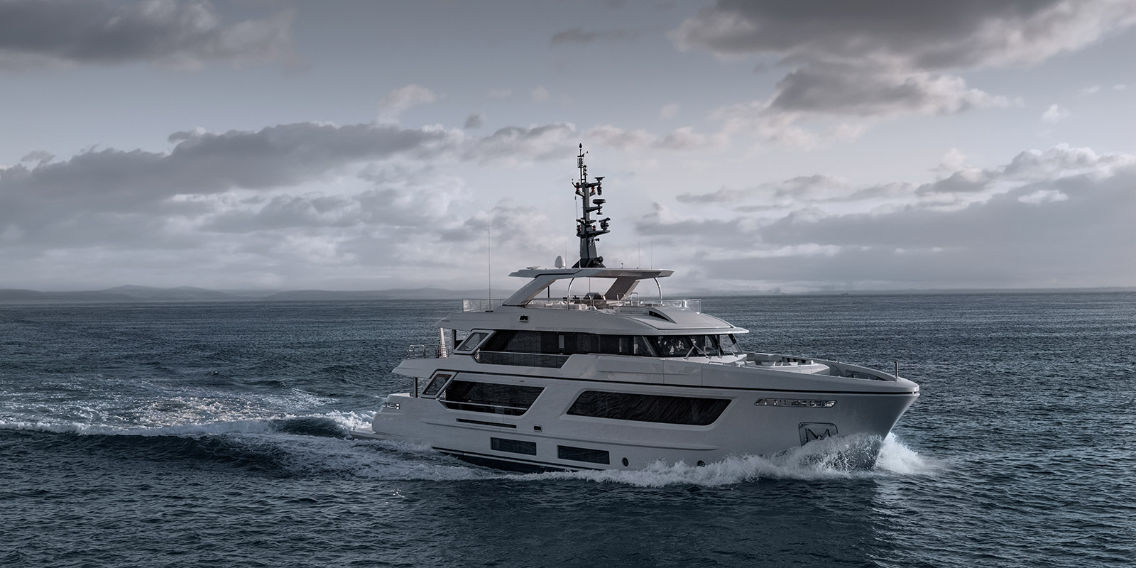 Exterior, RJ Class 115’ / Stellamar