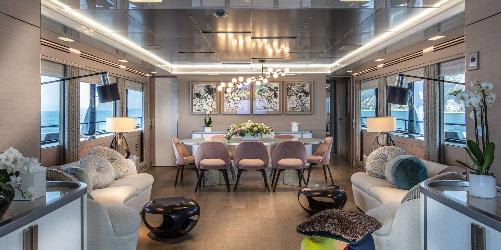 Interior, Darwin Class 102' / Archipelago