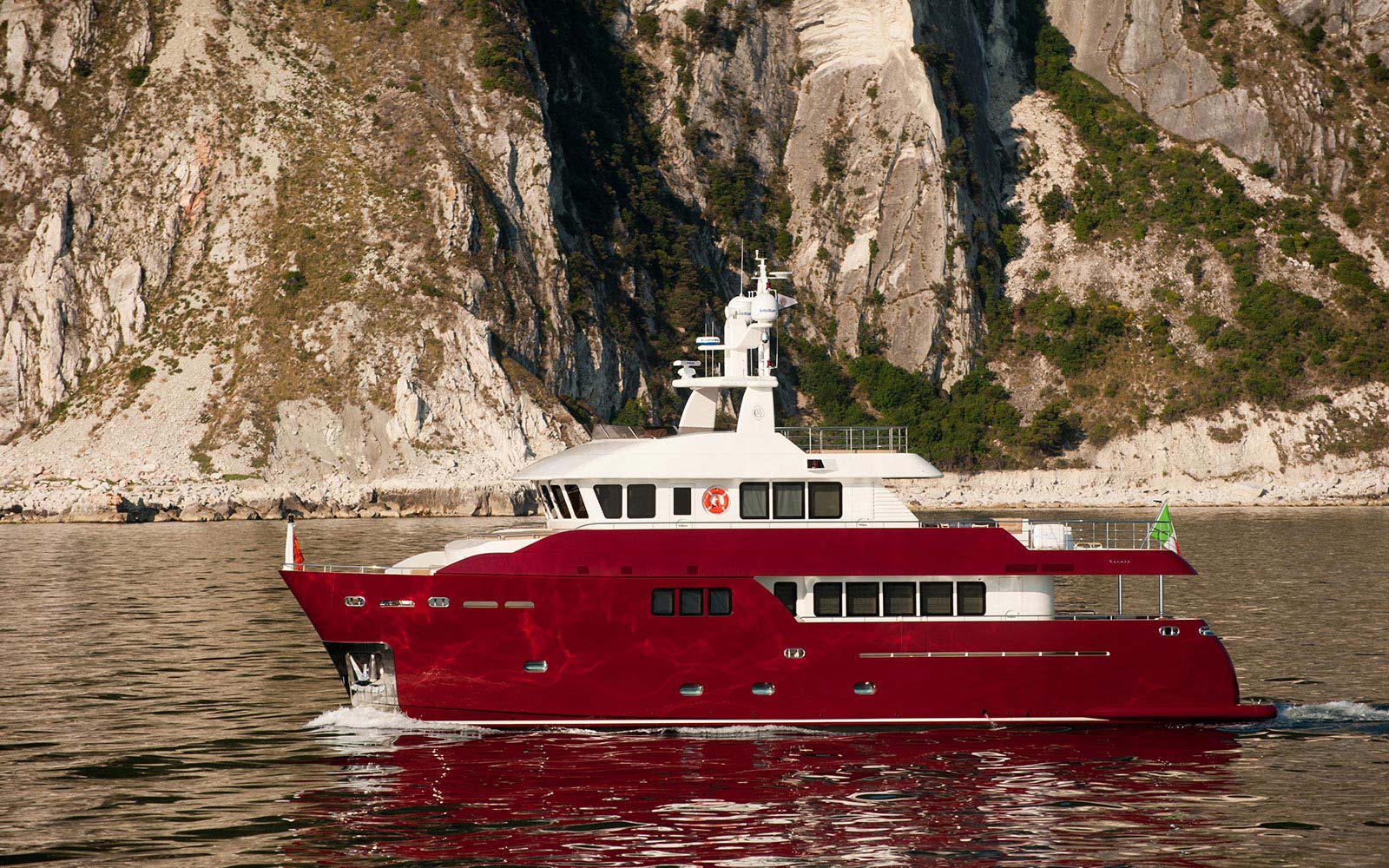 Cruising, M/Y Vitadimare