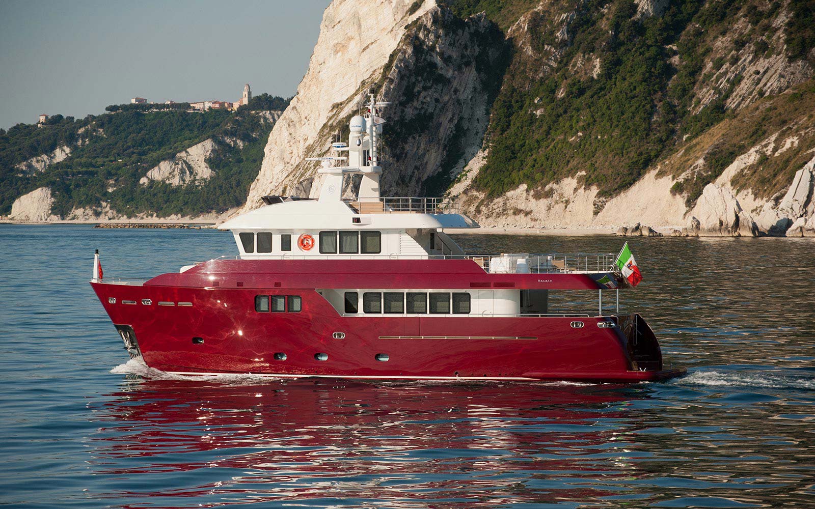 Cruising, M/Y Vitadimare