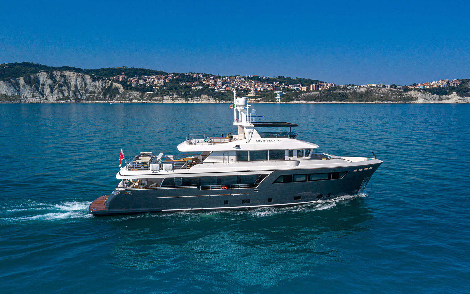 Exterior, M/Y Archipelago