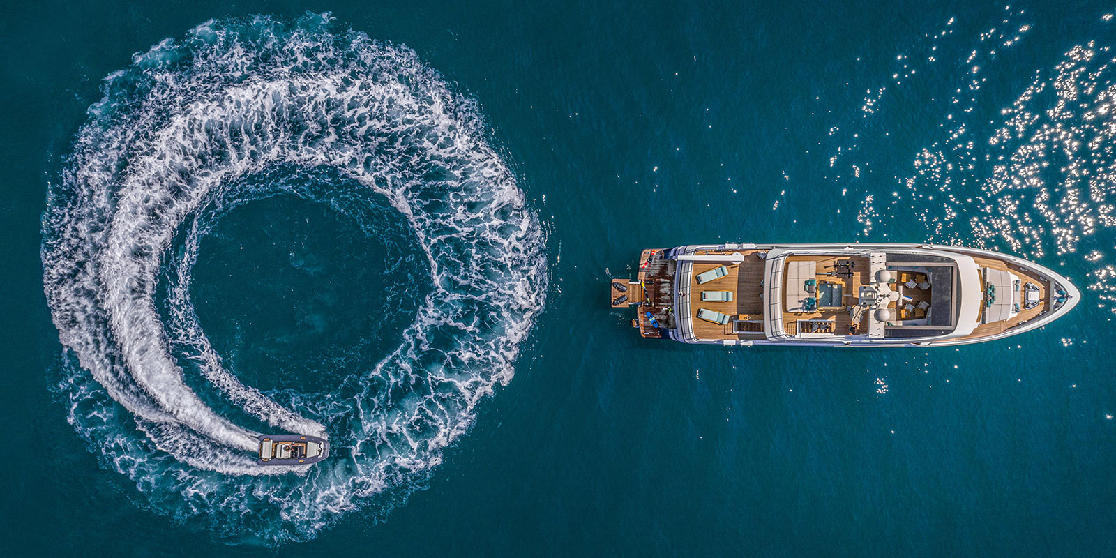 Exterior, Darwin Class 102' / Archipelago