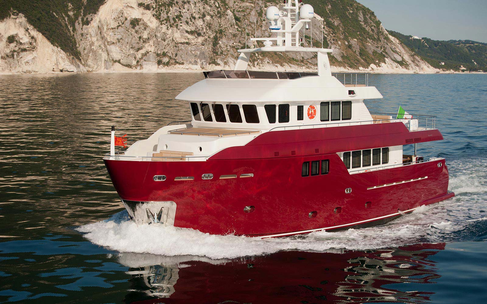 Cruising, M/Y Vitadimare