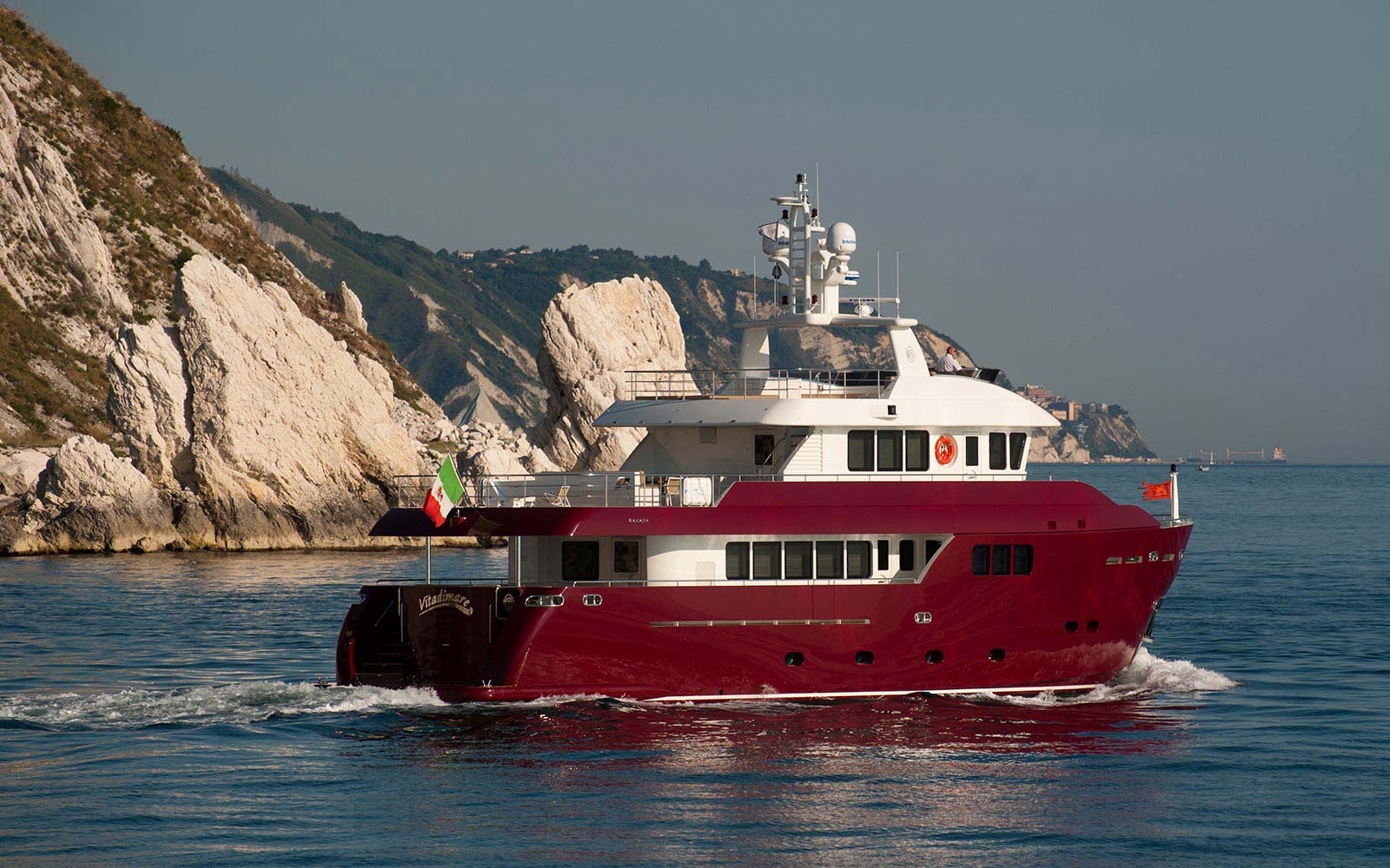 Cruising, M/Y Vitadimare