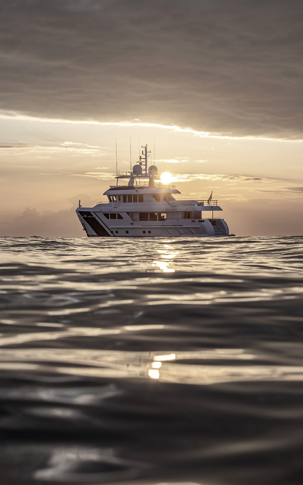 Exterior, M/Y Empire